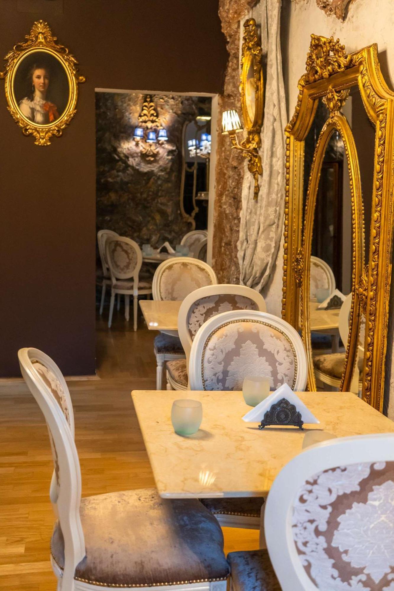 Conacul Coroanei Luxury Boutique Hotel Bucureşti Eksteriør bilde