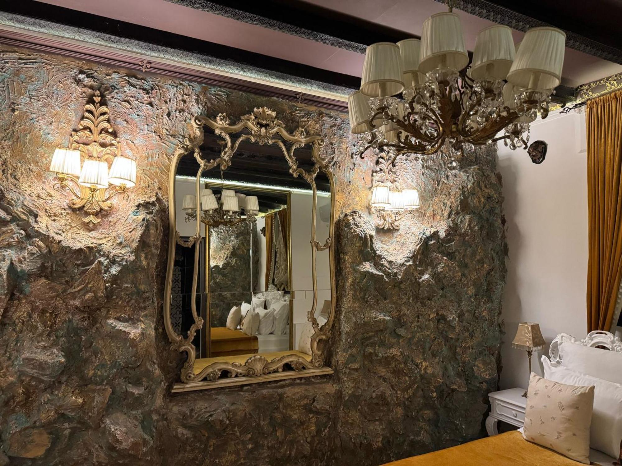 Conacul Coroanei Luxury Boutique Hotel Bucureşti Eksteriør bilde